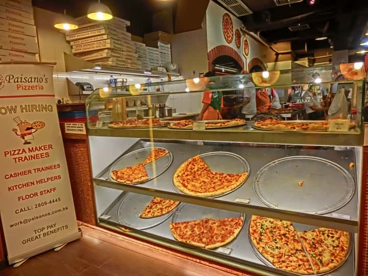 Photo of a pizzeria counter.